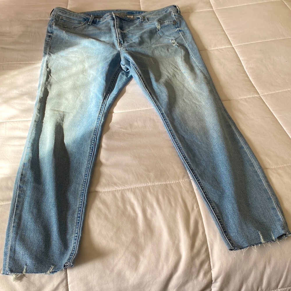 H&M light blue curvy jeggings. size 18